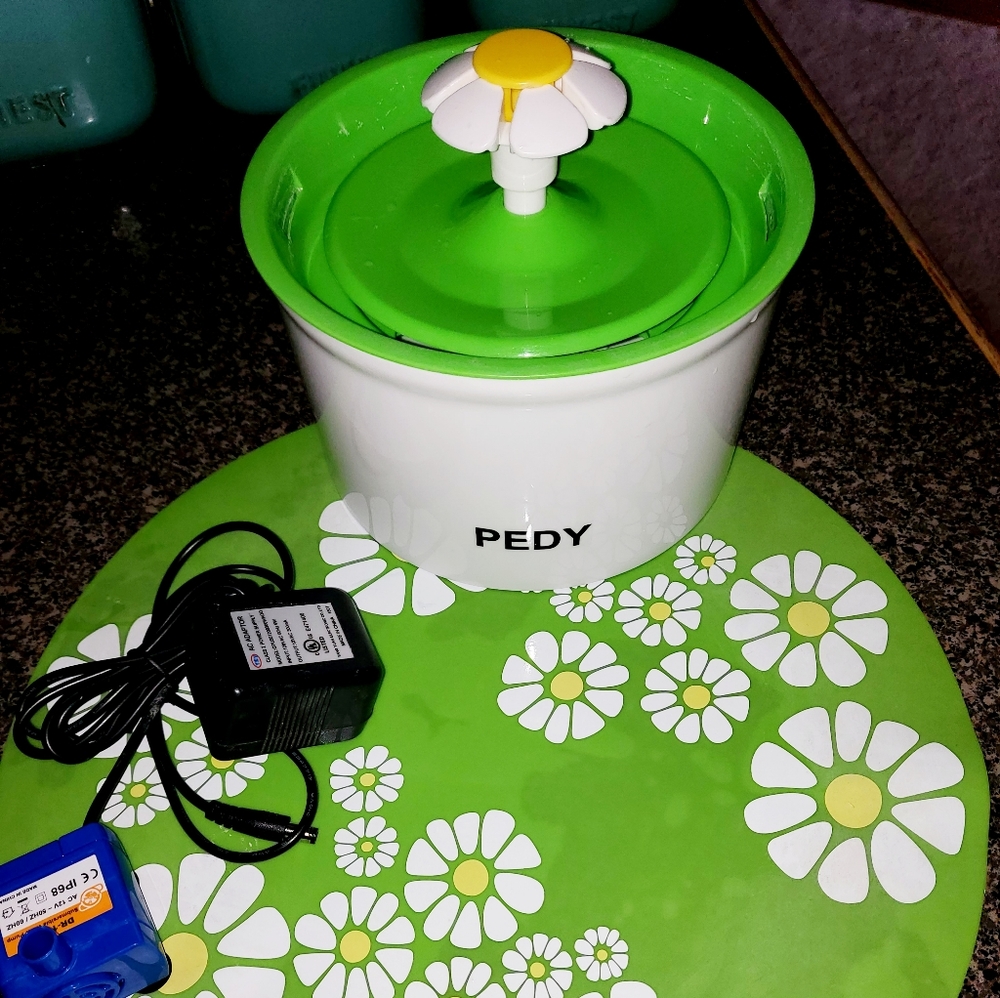 Pet water fountain